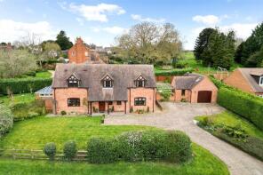 The Hawthorns, Low Road, Evesham WR11 4UH