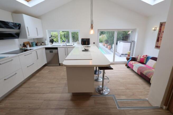 KITCHEN/DINER/SITTING ROOM