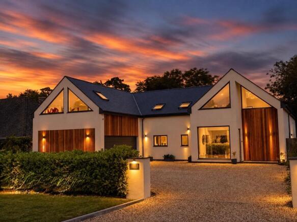 5 Bedroom Detached Family Home & Annexe Potential