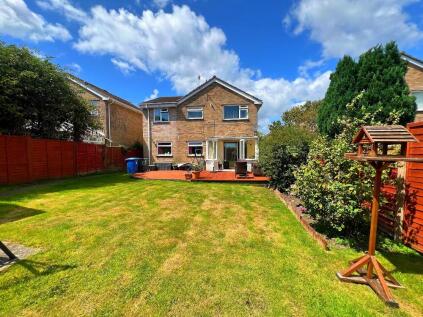 (4/5 Bedroom) Harkwood Drive, Poole, BH15