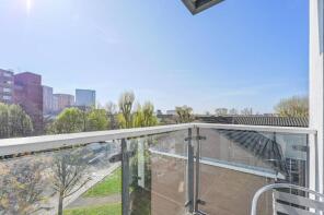Flat 8, 1 Queen Of The Isle Apartments, East Ferry Road, London E14 3NY