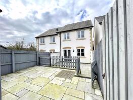 2, Cae Vyrnwy, Llansantffraid SY22 6BF