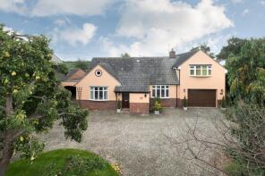 Hollytrees, Cross Lanes, Tarvin, Chester CH3 8NQ