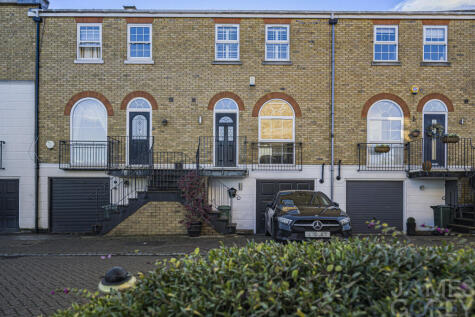 Frobisher Way, Greenhithe, DA9 9JN