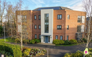 17, Woodcote Green, Crowthorne RG45 6HZ