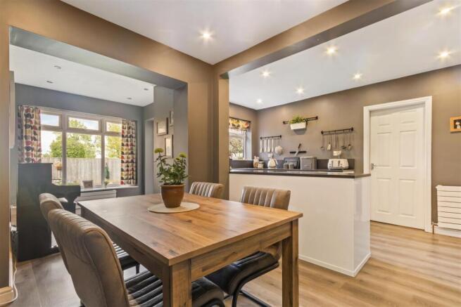 FAMILY KITCHEN/DINER