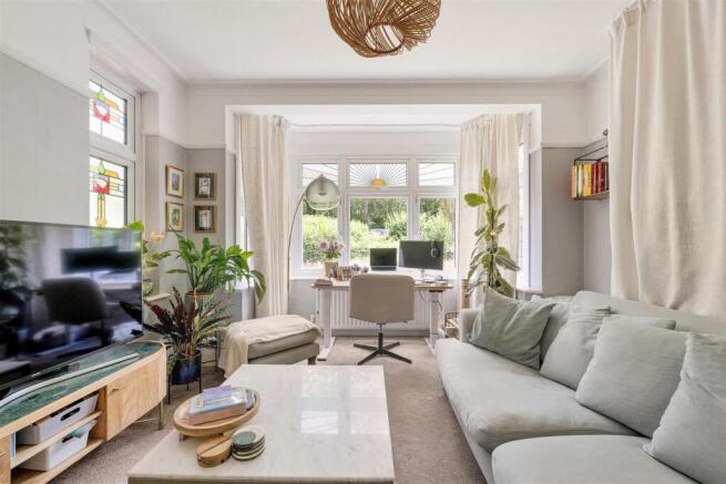 Mapperley Drive, IG8