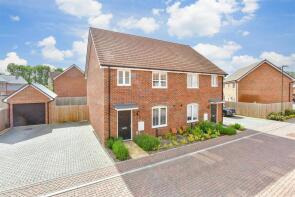 16, Buckle Mead, Eastergate PO20 3AT
