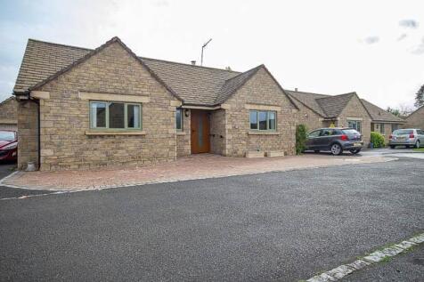 Maytree Gates, Bishops Cleeve, Cheltenham, GL52 8SE