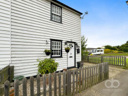 1, Paynes Cottages, High Road, Stanford-le-hope SS17 9JQ