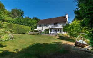 Treetops, Woodlands Road, Harpsden, Henley-on-thames RG9 4AB