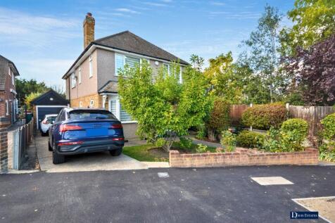 Nelwyn Avenue, Emerson Park, Hornchurch, RM11