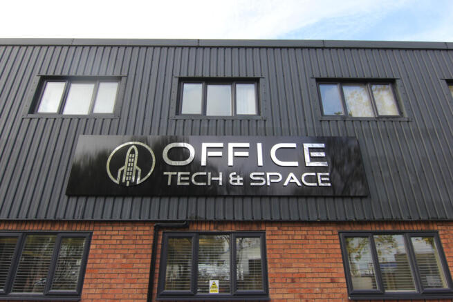 Office to rent Globe Lane, Dukinfield SK16