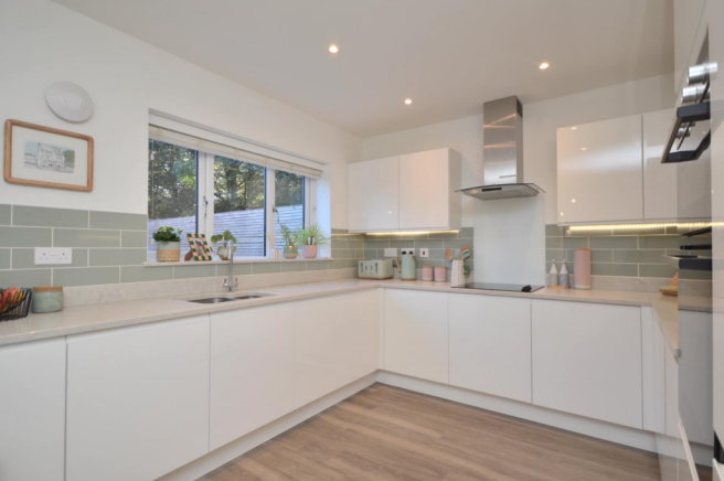 L-Shaped Kitchen./Dining Room