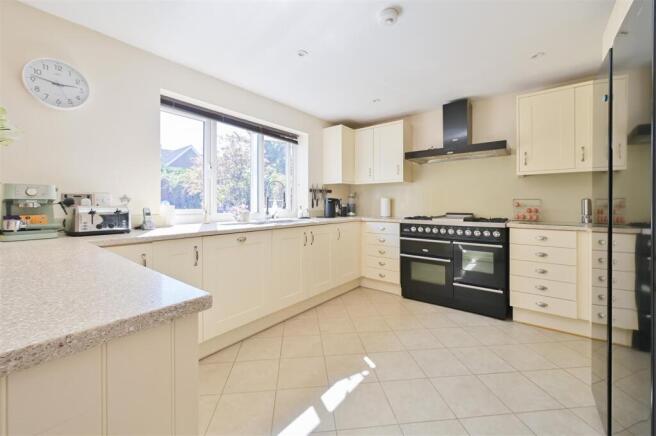 6 Burton Close-1.jpg