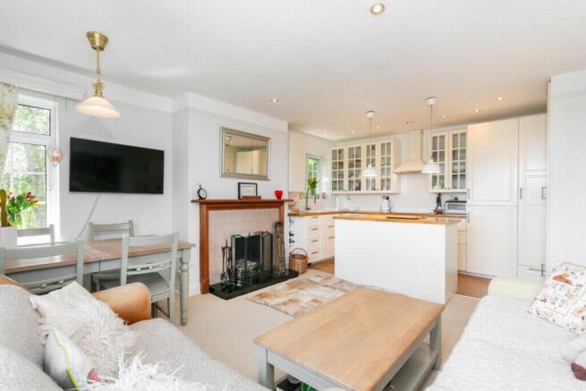 Kitchen/dining/living