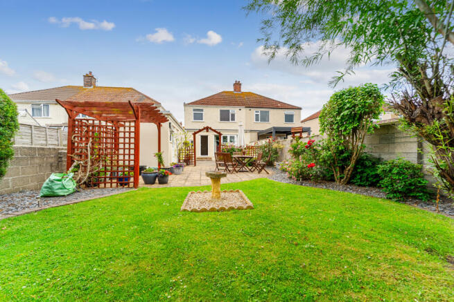 3 bed semi-detached house for sale