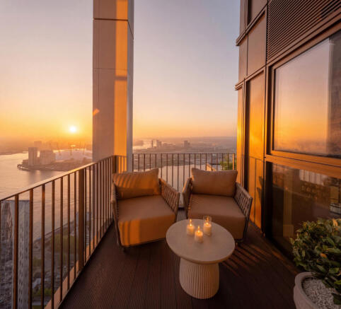 one-thames-quay-duplex-penthouse-mariner-16-Bal...