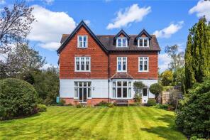 Broome Perrow, Old Road, Betchworth RH3 7DY