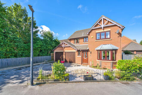 The Cornfields, Wick St Lawrence - SUPERB FAMILY HOME