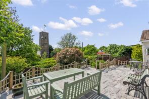 7 Newthy, Church Close, Totnes TQ9 7UR