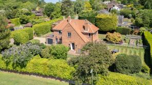 Hillside Cottage, The Highlands, Leatherhead KT24 5BQ