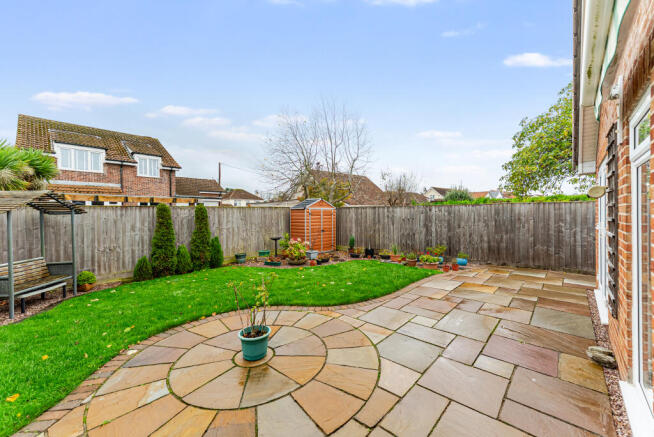 2 bed detached bungalow for sale Willow Gardens,