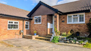 18, The Sands, Whitehill, Bordon GU35 9QW