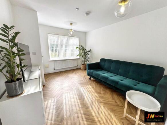 LIVING ROOM (2)
