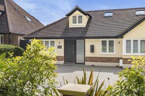 Hogarth, Loughton Lane, Theydon Bois, Epping CM16 7JZ