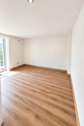 bedroom-empty.jpg