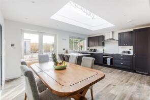 45, Oakfields, Dorking RH5 5RQ