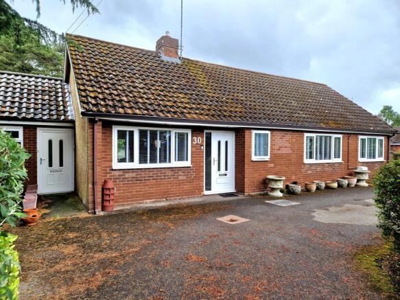 2 Bedroom Detached Bungalow for Sale with a 1 Bed