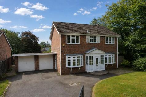 Moreton Close, Churt, Farnham, Surrey, GU10