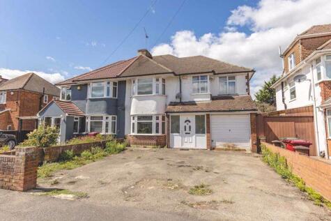 Courtlands Avenue, Langley