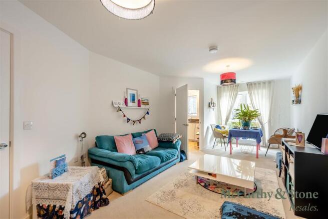 8702180-interior06.jpg