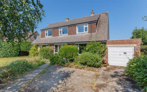 SUBSTANTIAL DETACHED HOME IN DESIRABLE AREA - Baring Road, Cowes