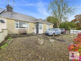 5, Derwen Gardens, Newcastle Emlyn SA38 9NX
