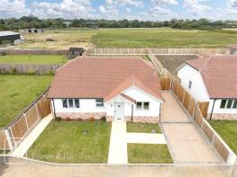 3, Madeleine Gardens, Great Holland CO13 0NT