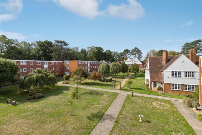 Shollershott Hall 44-012.jpg