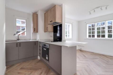 Hawkesworth Drive, Bagshot
