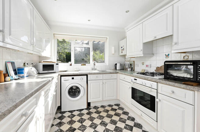 74 Yeovil Rd (6)