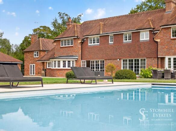 Exterior of house + pool
