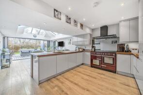 18, Golders Close, Aylesbury HP18 9JA