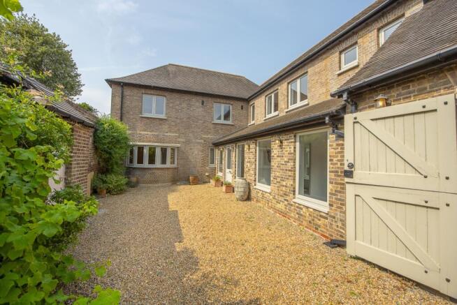 the-coach-house-c...