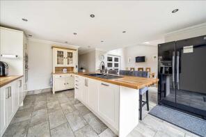 50, Fairfield, Whitchurch RG28 7ET