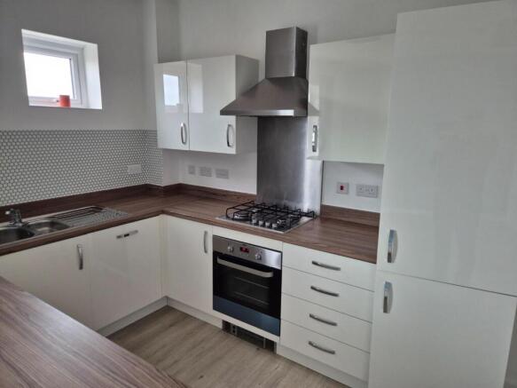 156 Paper Mill Gardens kitchen.jpg