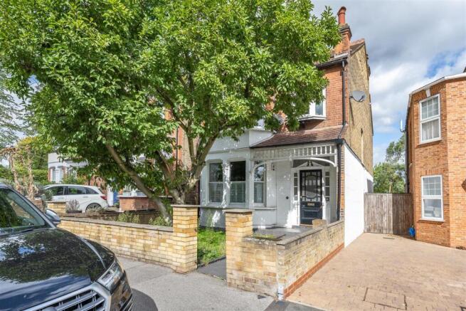 Churchfields, E18