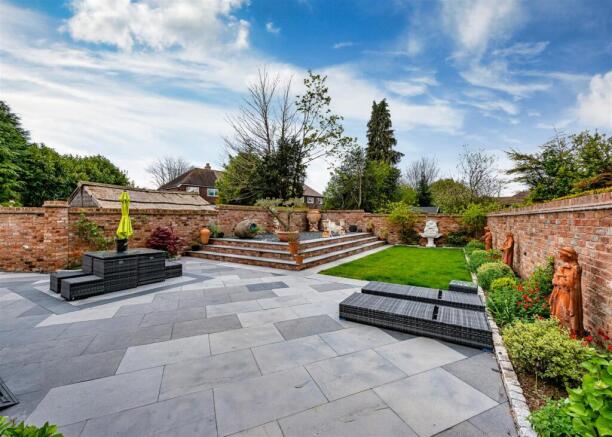 4 Mayfield Road-garden2.jpg