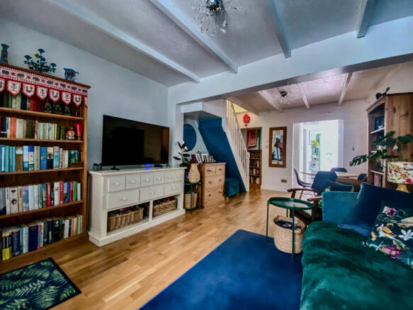 SITTING/DINING ROOM